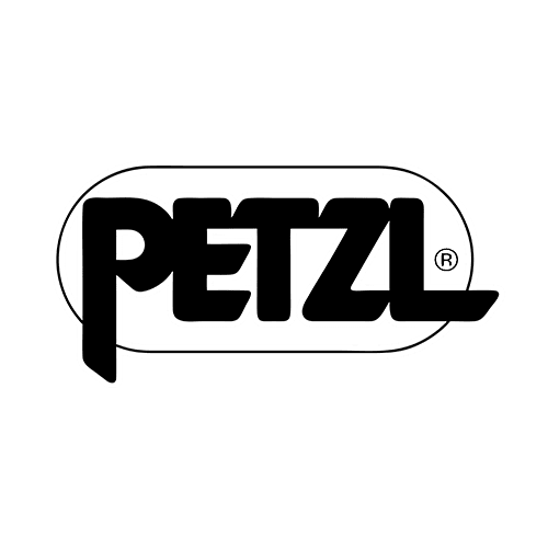 Casco de rescate Petzl con linterna frontal y arnés de seguridad para operaciones de rescate técnico y altura.